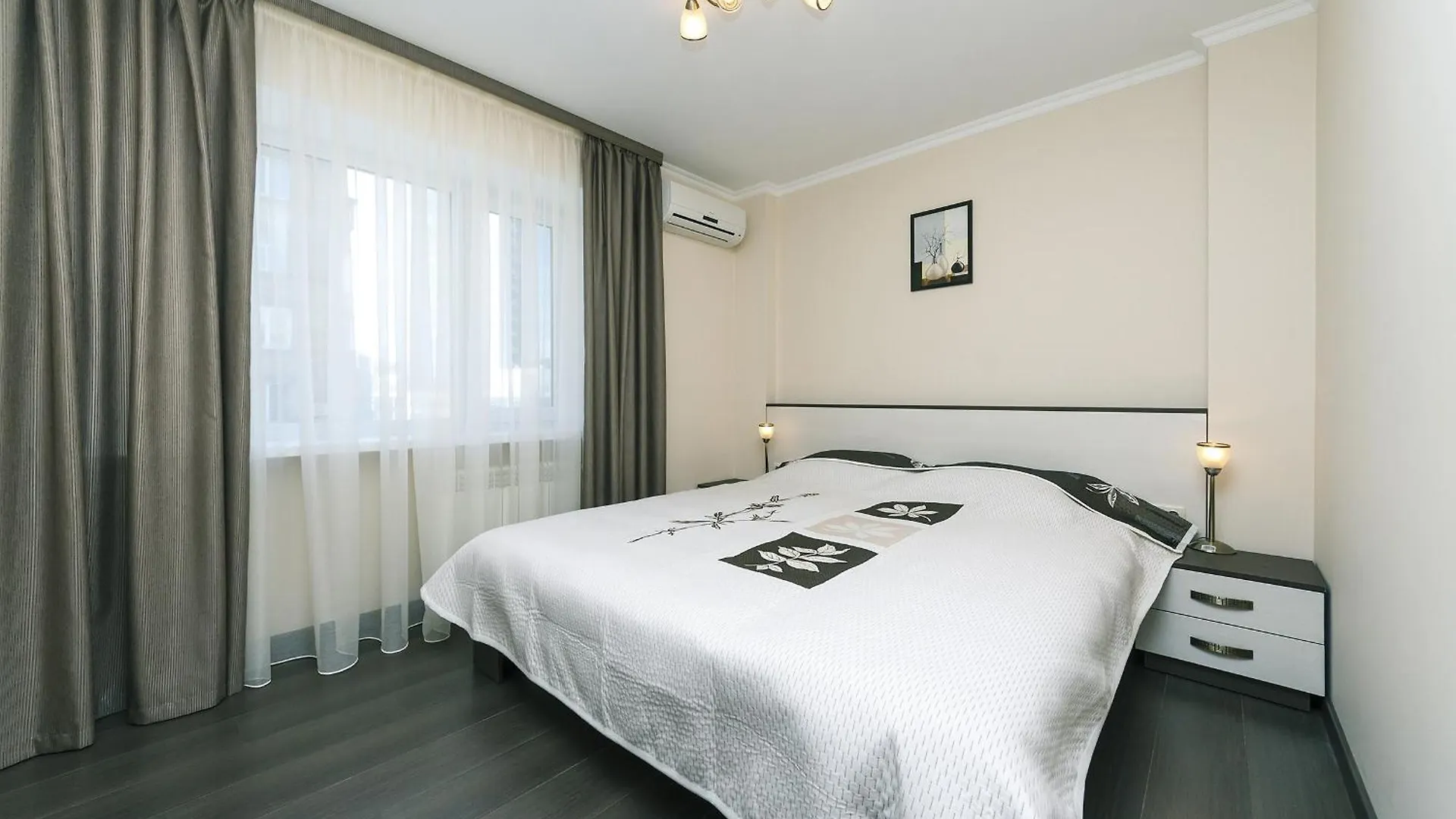 Luxrent Apartments On Lesi Ukrainki - Kiev 0*, קייב